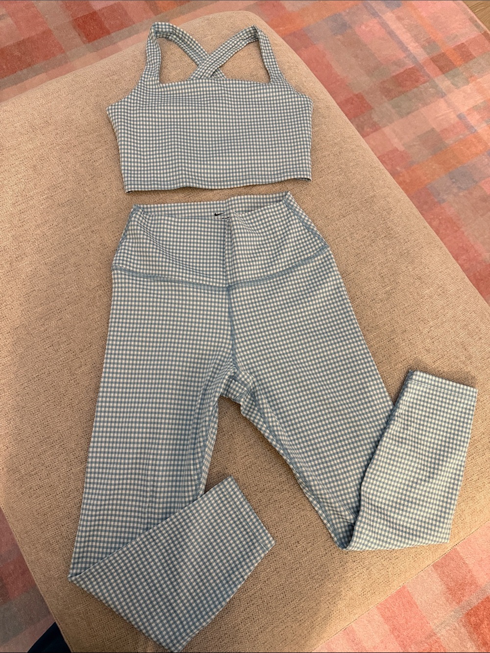 Nike women’s Gingham Set with High-Waist Leggings in Light Blue